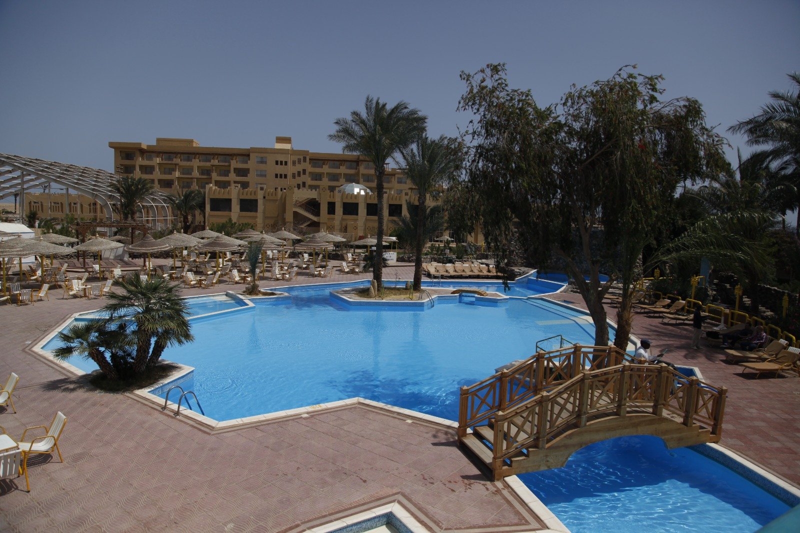 Public and hospitality swimming pool