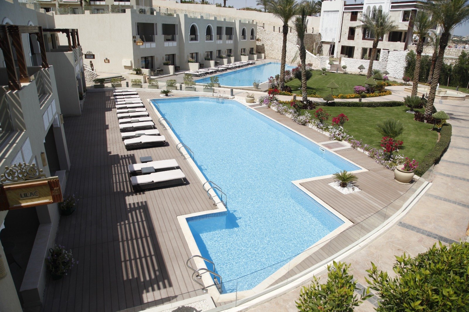 Public and hospitality swimming pool