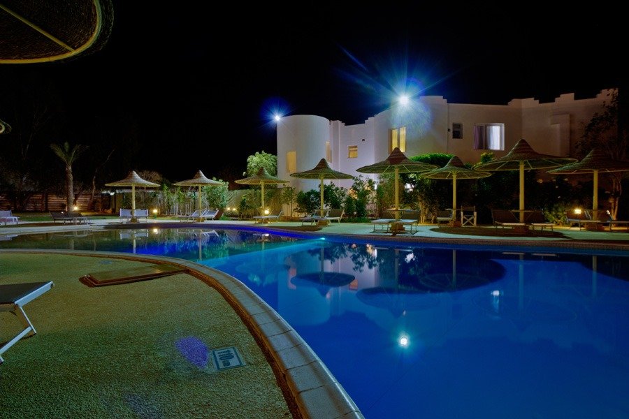 Public and hospitality swimming pool