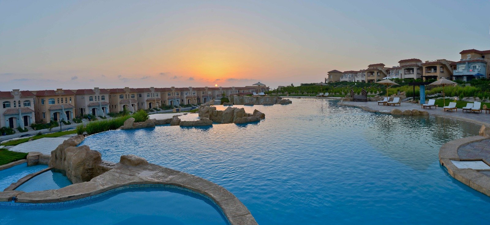 Public and hospitality swimming pool