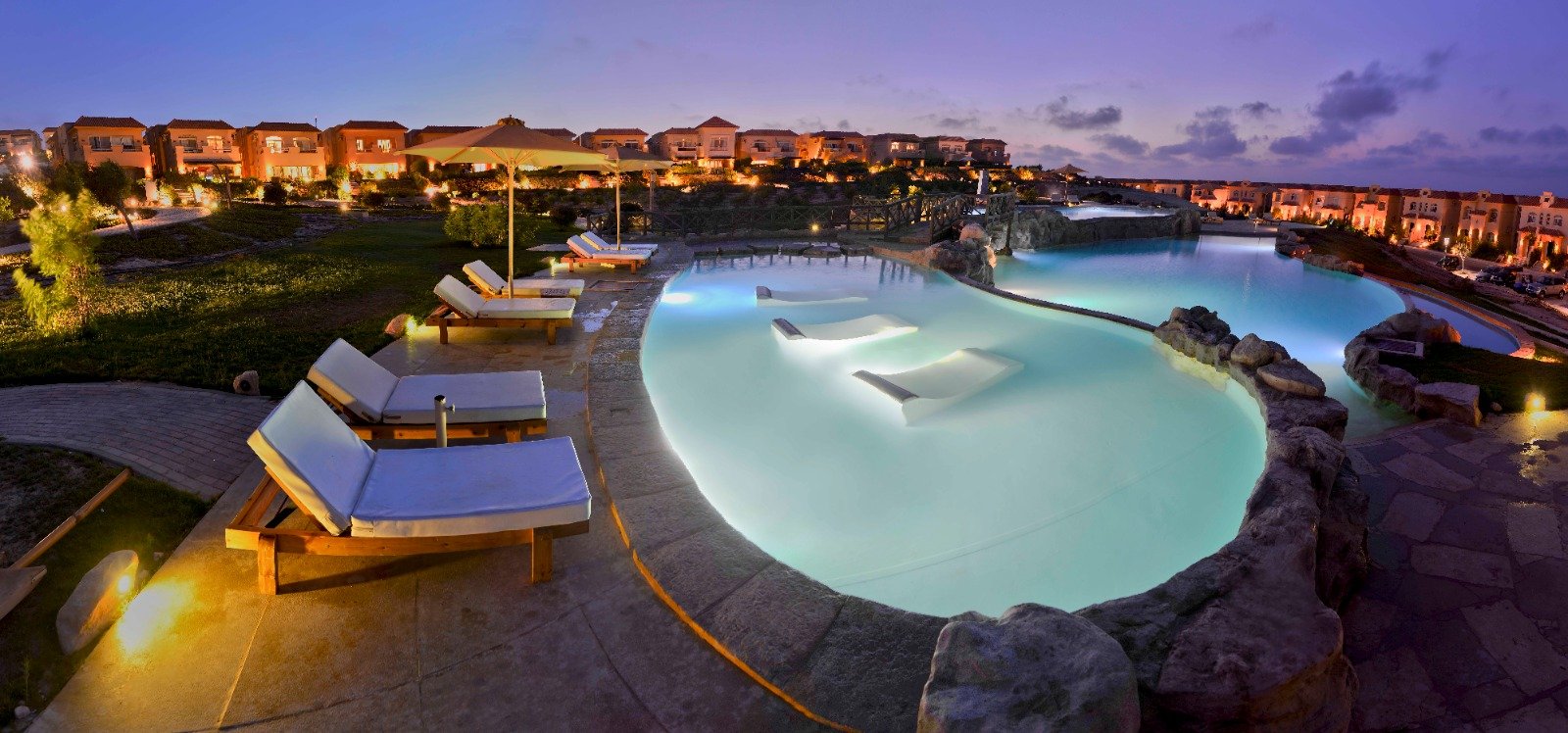 Public and hospitality swimming pool