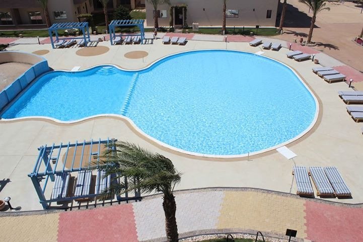 Public and hospitality swimming pool