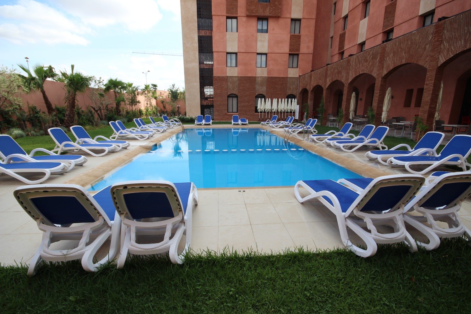 Public and hospitality swimming pool