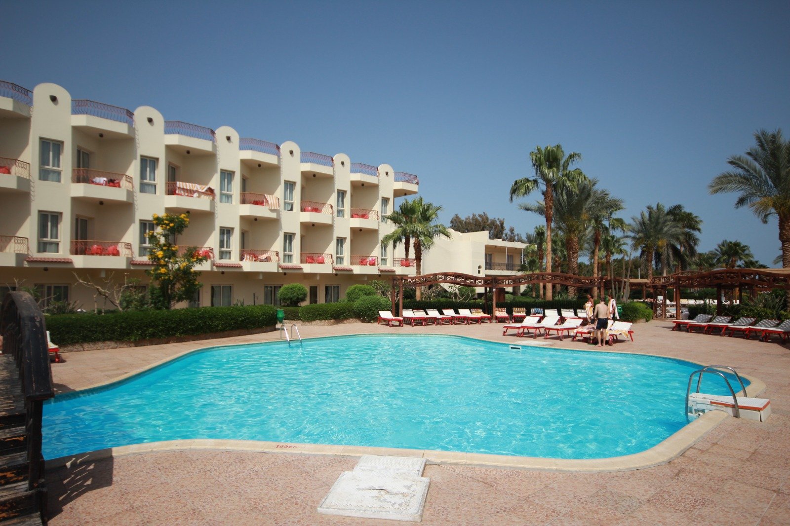 Public and hospitality swimming pool