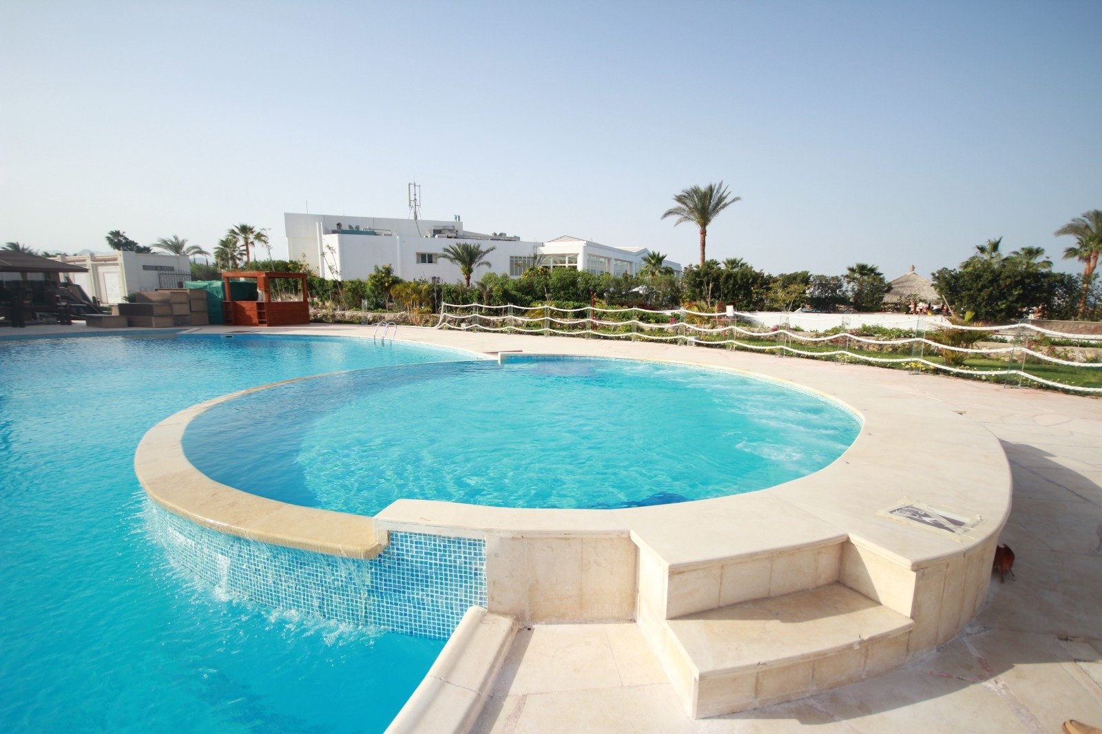 Public and hospitality swimming pool