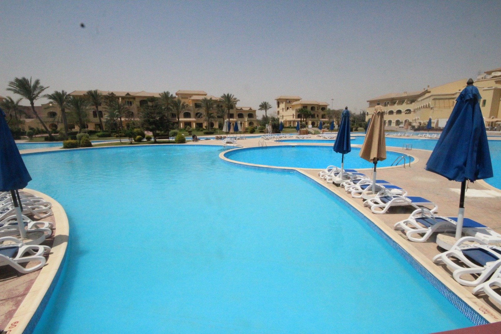 Public and hospitality swimming pool