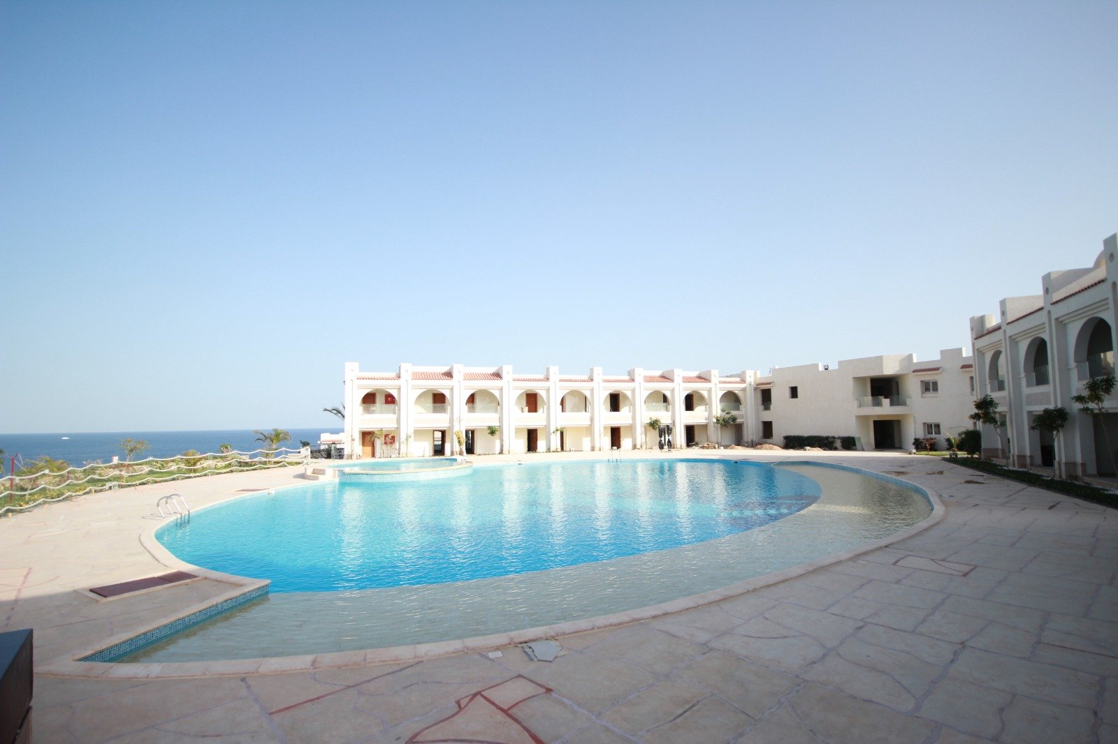 Public and hospitality swimming pool