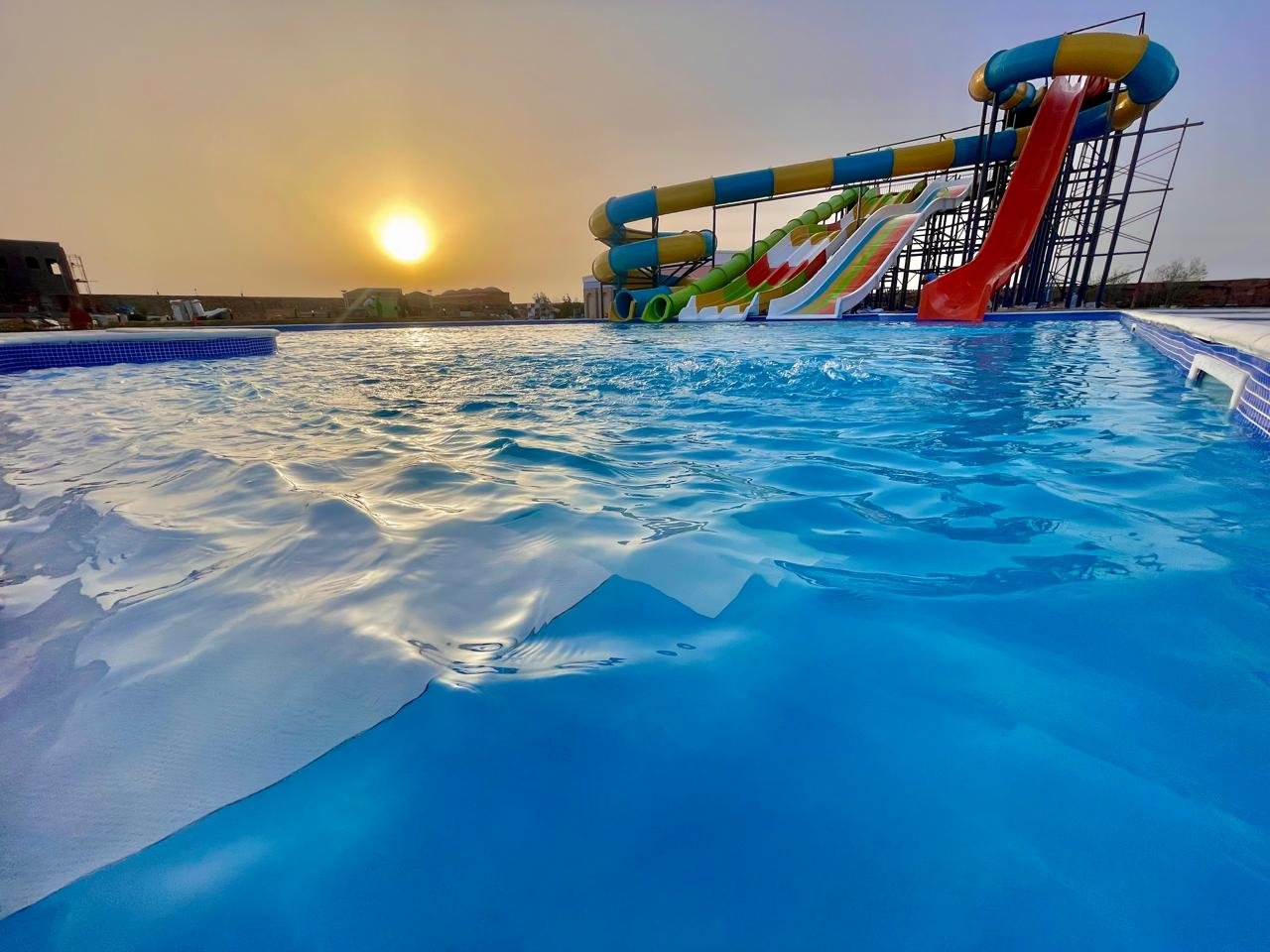 Public and hospitality swimming pool